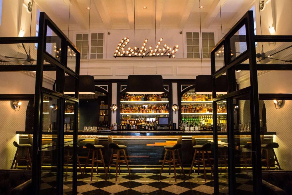 Acme Hotel Company Chicago Image