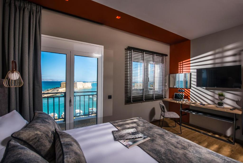 Everblue Apt with Unique Sea & Old Port View in the City Center wlaking distance to all major Sites 2