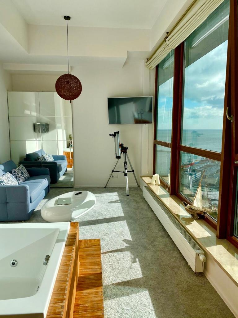 SEA TOWERS PENTHOUSE 28-29 Two-Floors Sea View Panoramic Terrace 110m2 !!! Jacuzzi 3