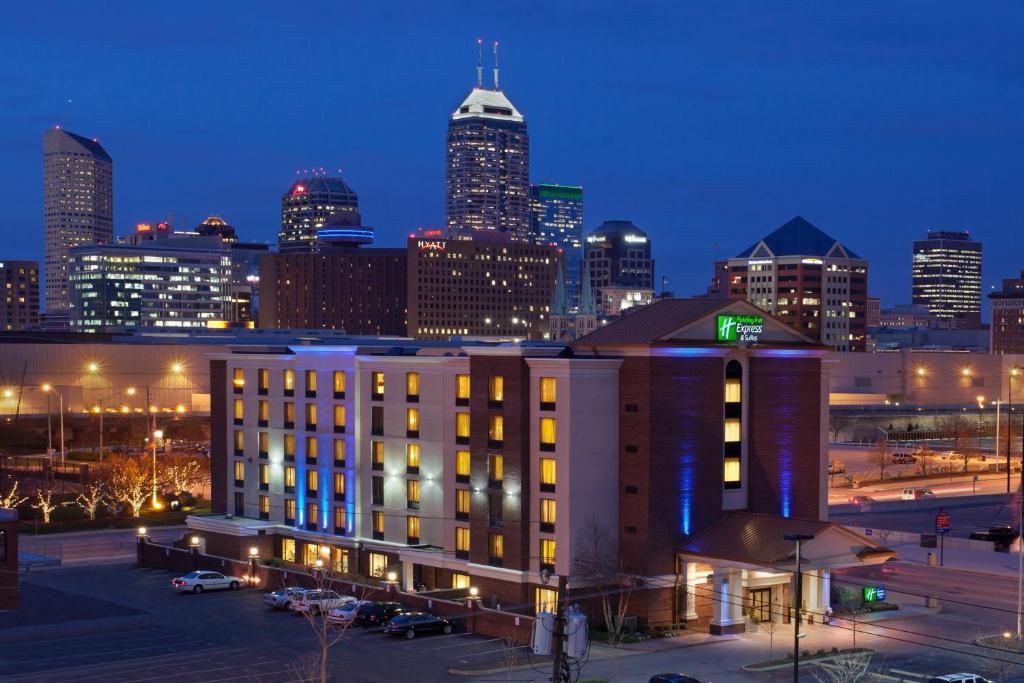 Holiday Inn Express Hotel & Suites Indianapolis Dtn-Conv Ctr, an IHG Hotel Image