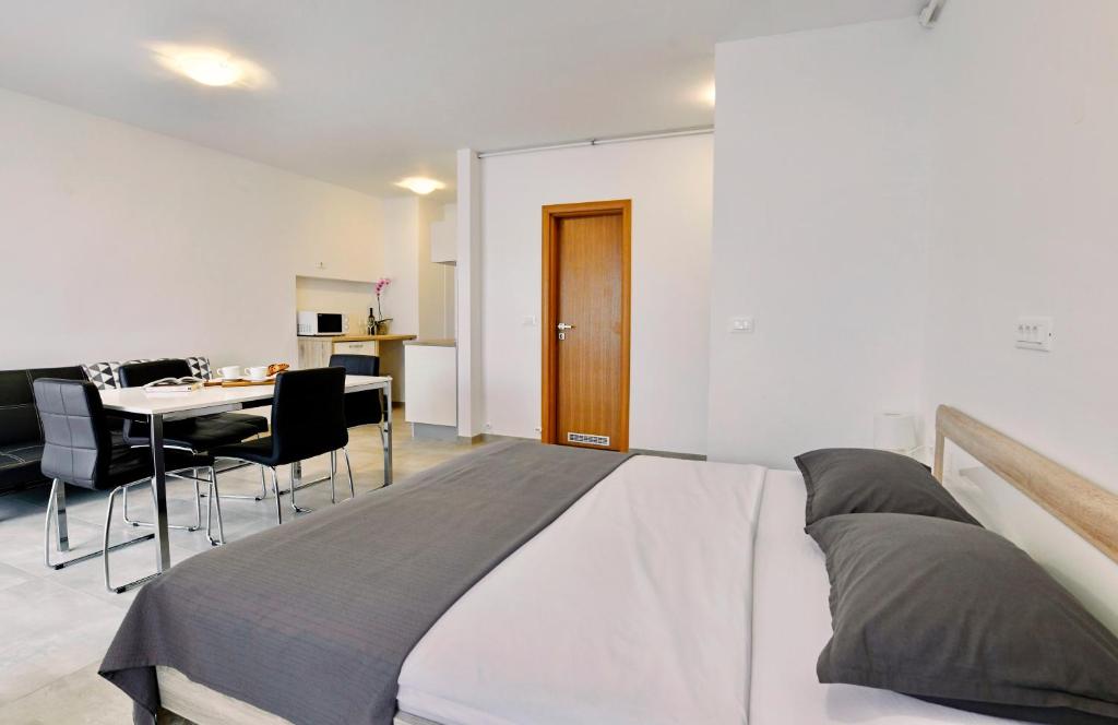 Apart Residence Rudan 7