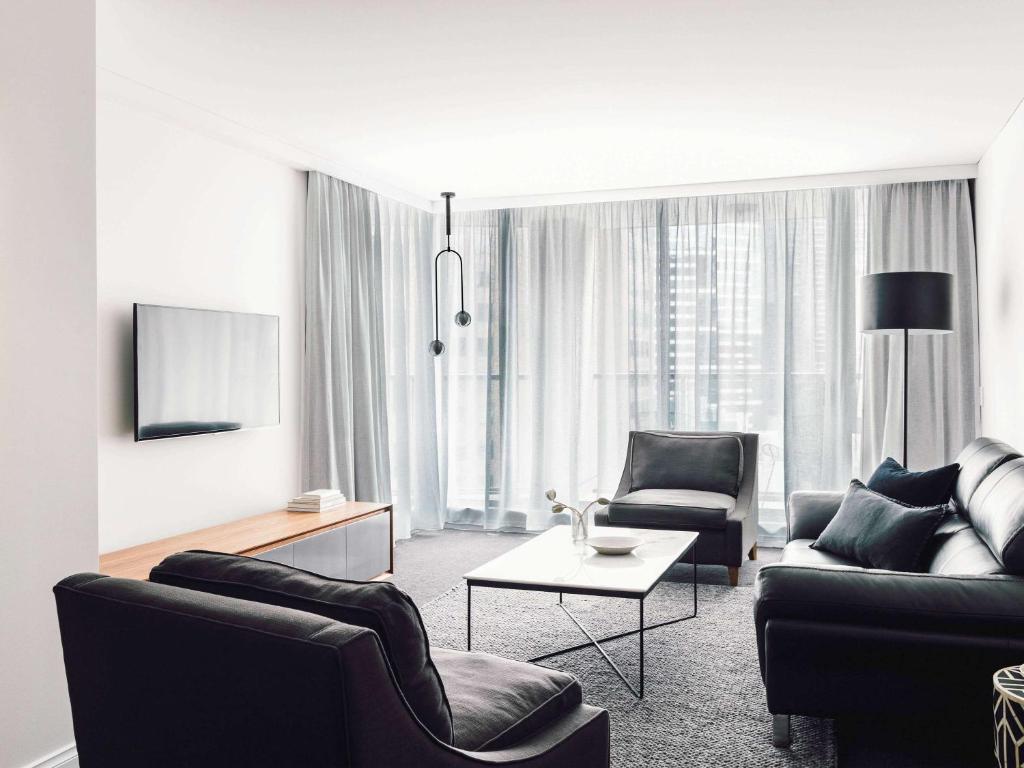 Quay West Suites Melbourne Image
