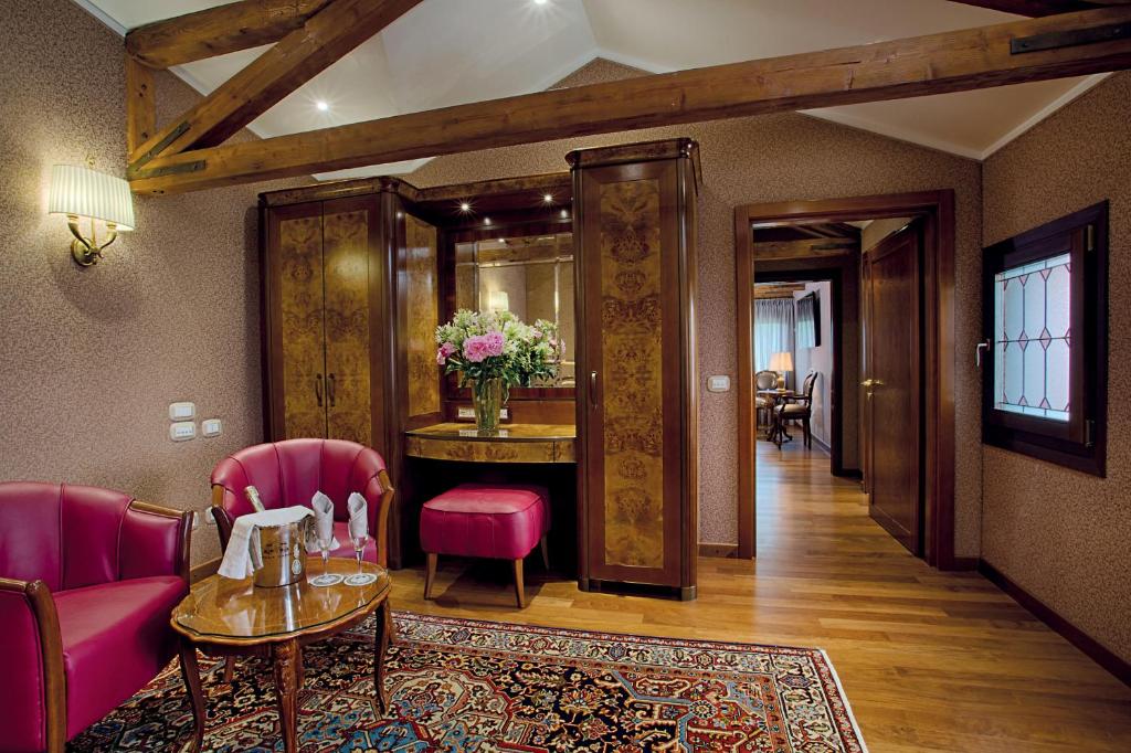 Hotel Santa Chiara Image