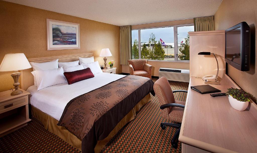 Coast Gateway Hotel Image