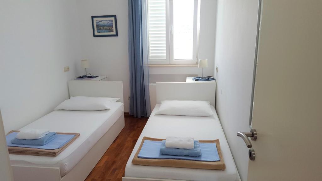 Apartments Laus 8
