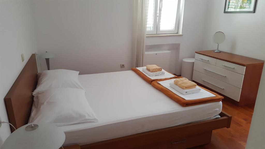 Apartments Laus 6