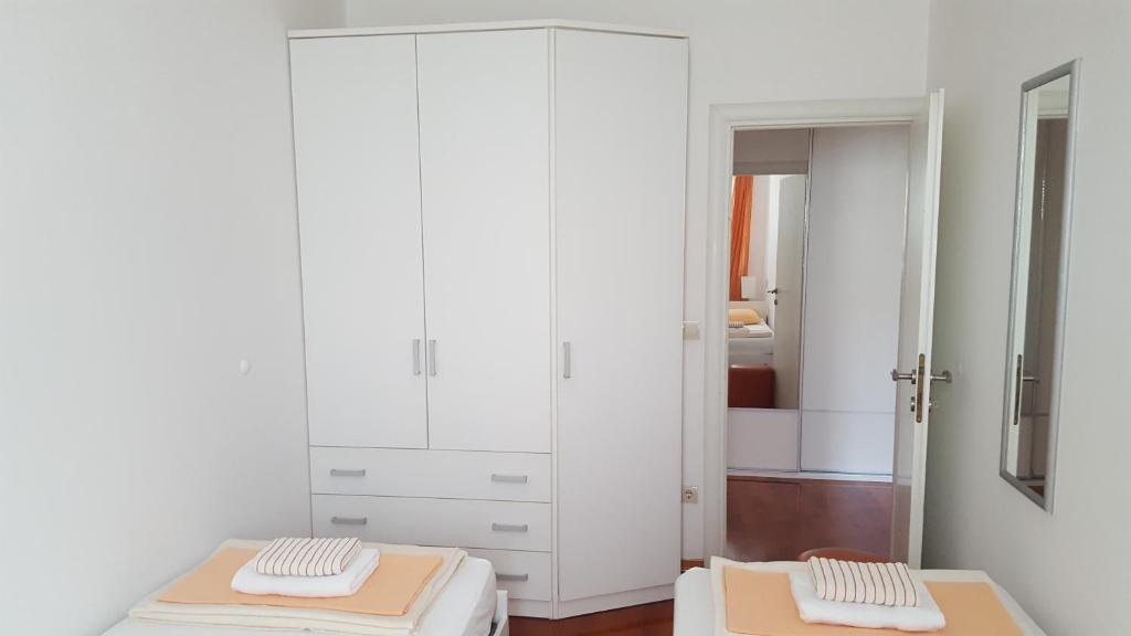 Apartments Laus 4