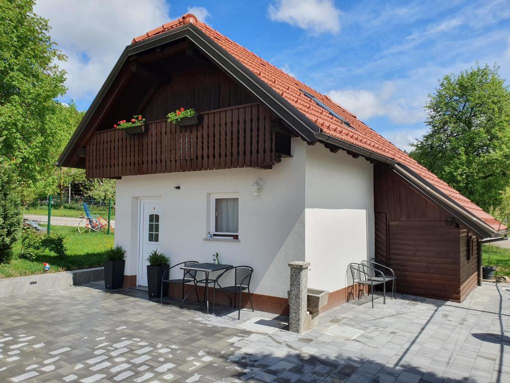 Charming tiny house "Pr Basc" in Ljubljana with cozy terrace and barbecue area 6