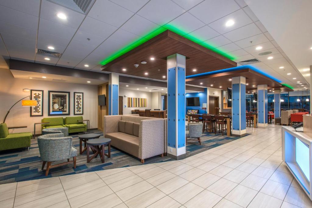Holiday Inn Express & Suites - Phoenix North - Happy Valley, an IHG Hotel Image
