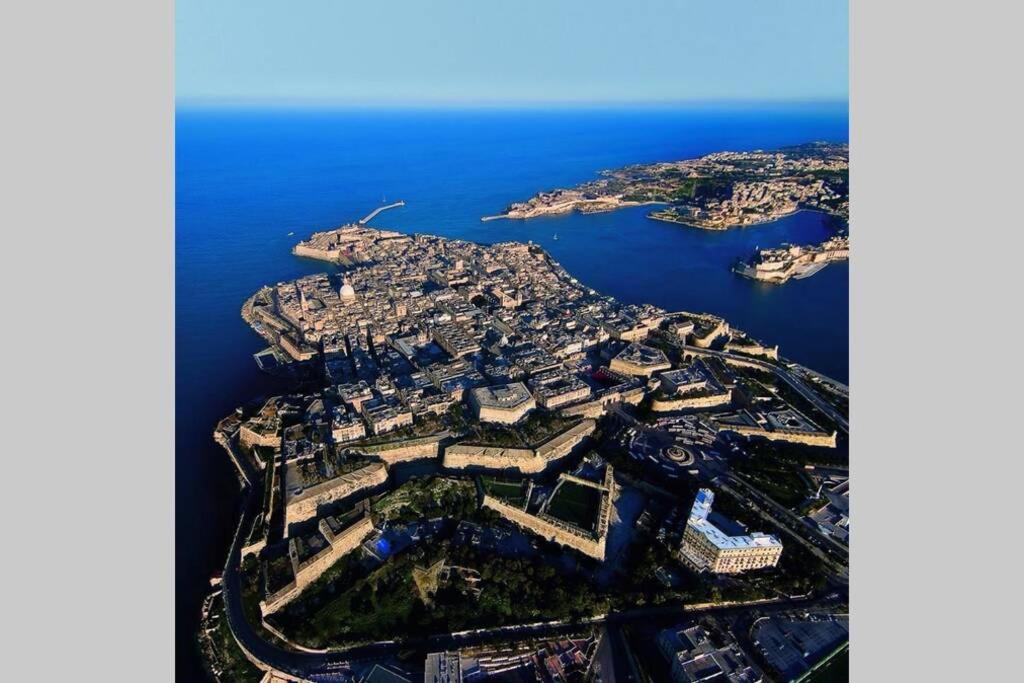 Valletta Art House - Retro Bordello 6
