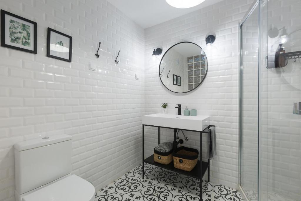 Panoramic Graça Duplex with Castle and River Views by NestAtLisbon 8