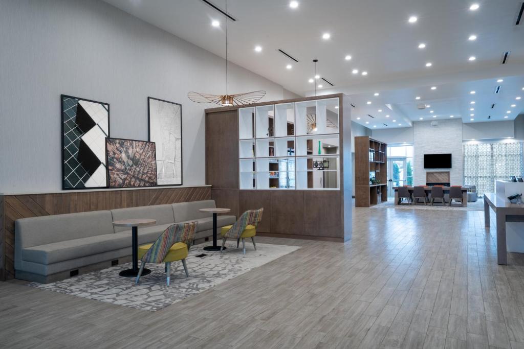 Holiday Inn & Suites Memphis Southeast-Germantown, an IHG Hotel Image