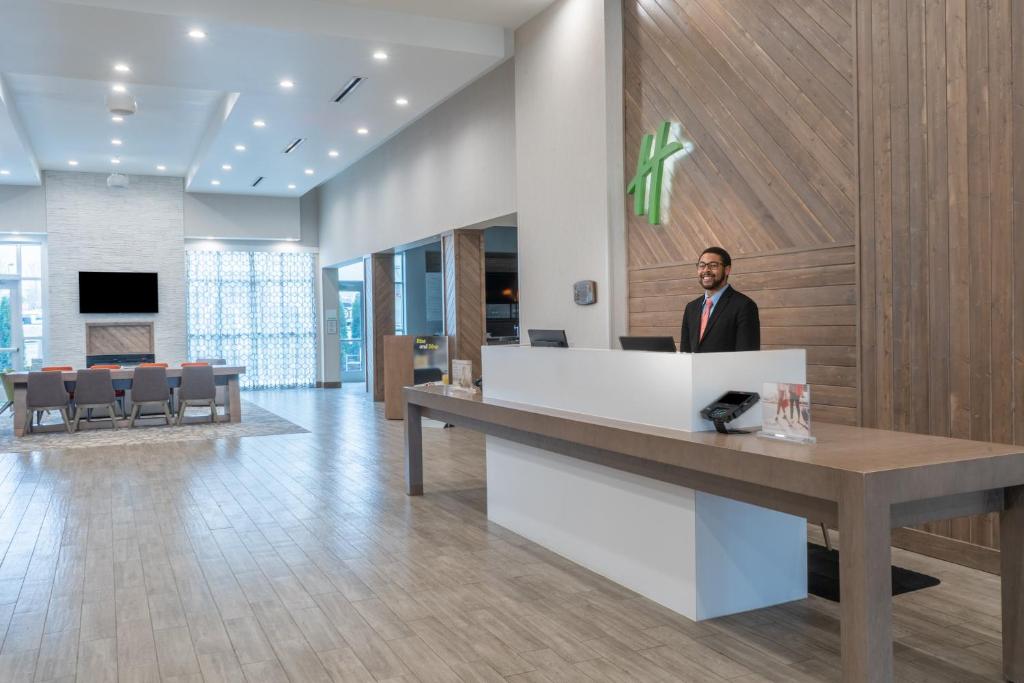 Holiday Inn & Suites Memphis Southeast-Germantown, an IHG Hotel Image