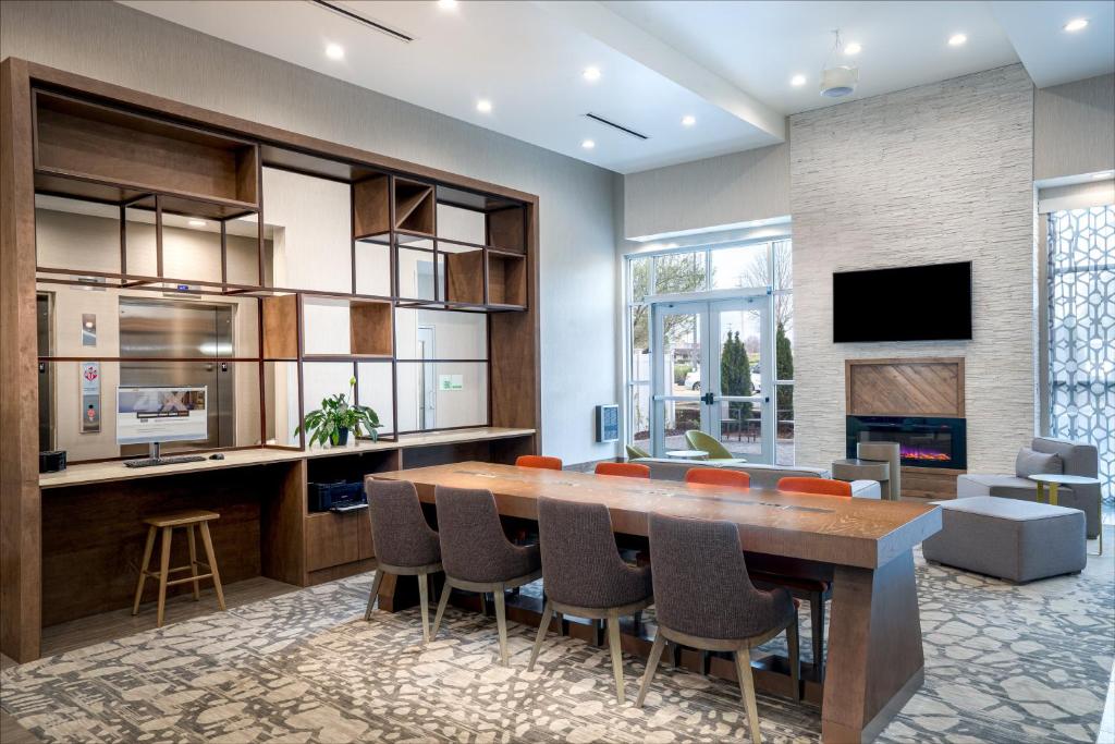 Holiday Inn & Suites Memphis Southeast-Germantown, an IHG Hotel Image