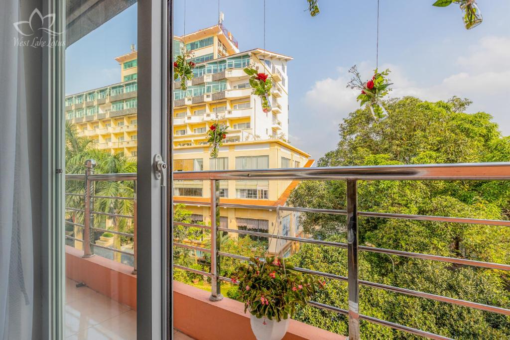 The Lakeview - West Lake Lotus Apartments