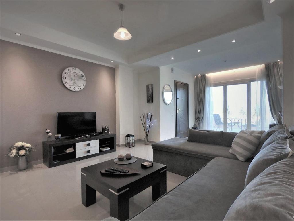 Sunshine Home 1 with Sea View 5