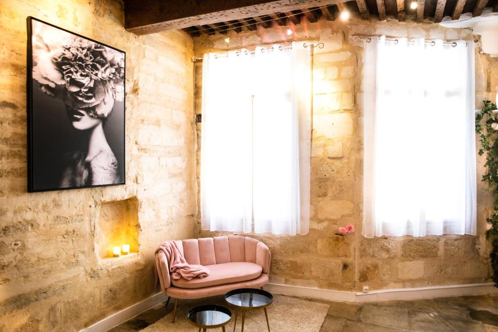 Suite romantique avec Jacuzzi - Hypercentre, Place Jean Jaurès 3