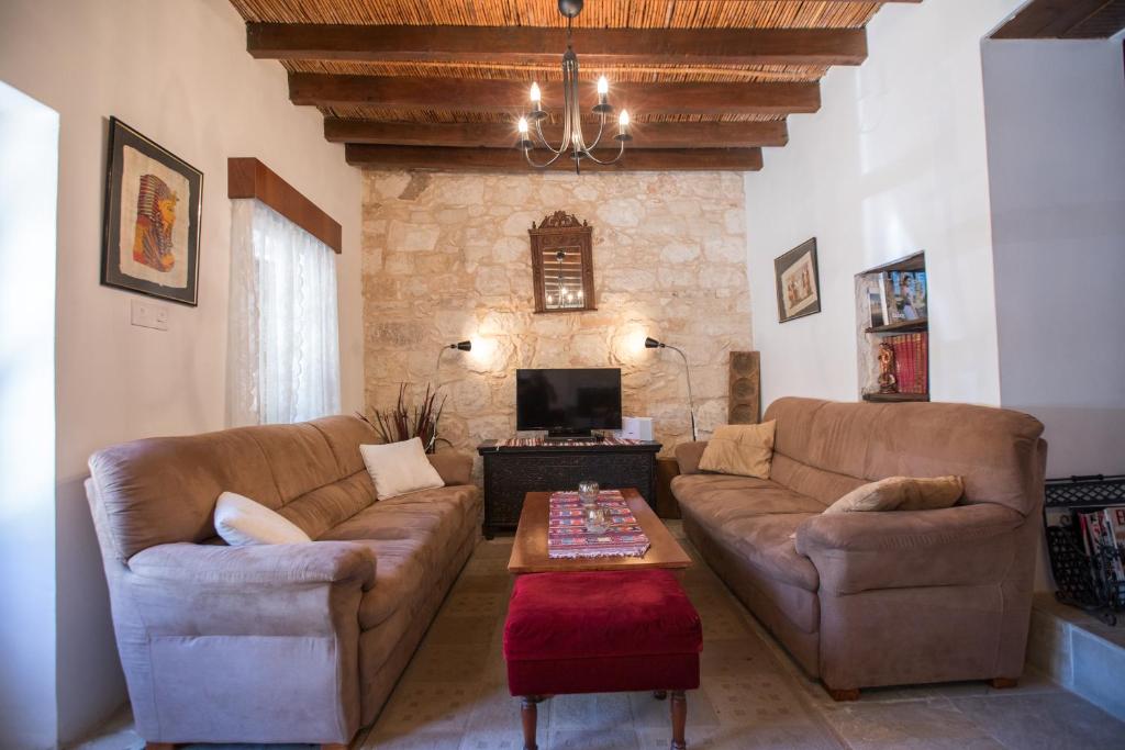 DROUSHIA CORNER HOUSE 4