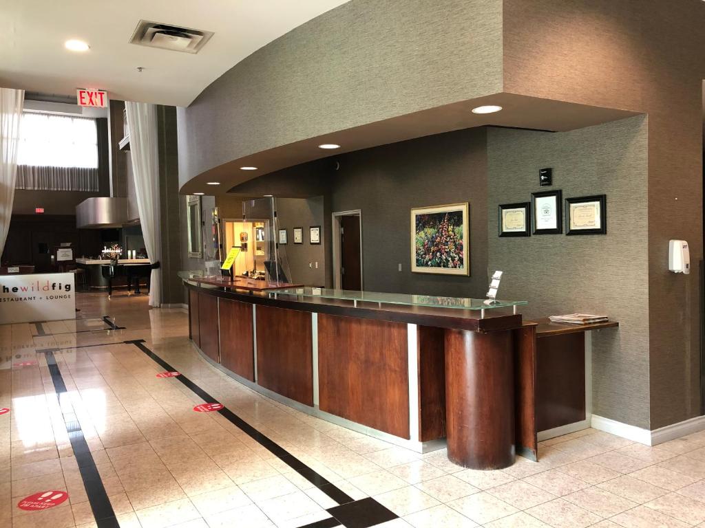 Executive Plaza Hotel & Conference Centre, Metro Vancouver Image