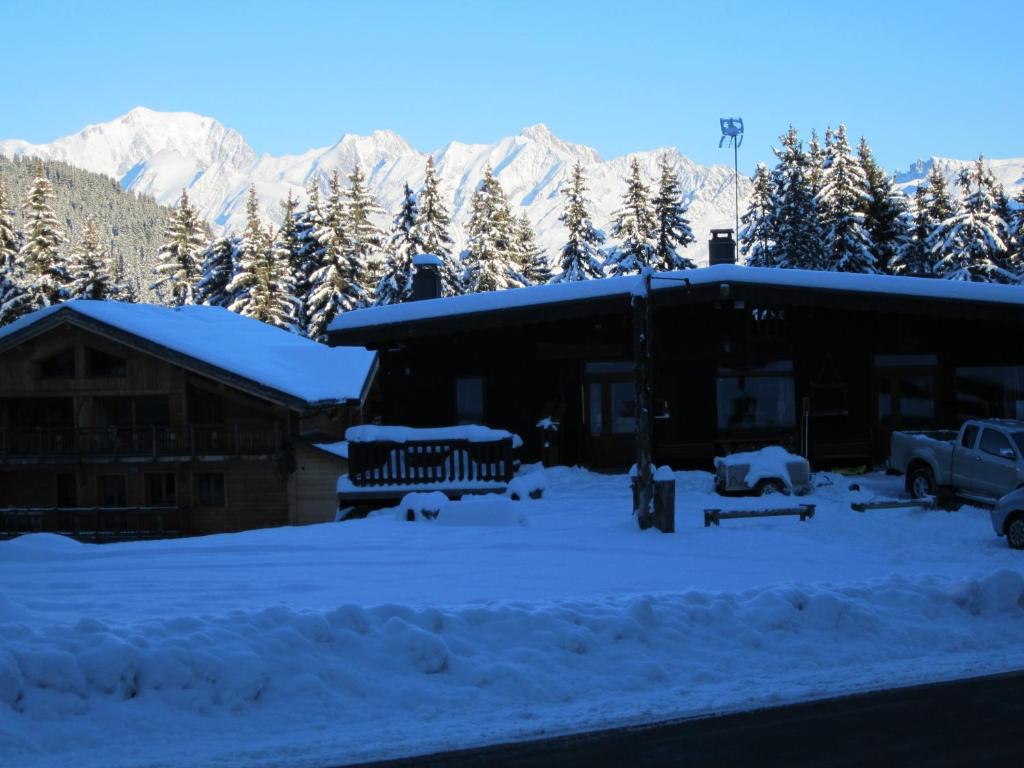 Photo de la galerie de l'établissement Hôtel Chalet Le Caribou, aux Saisies 37 autres photos