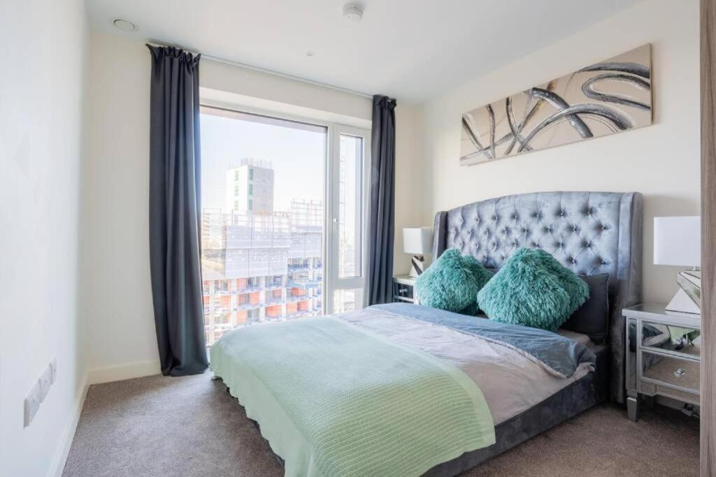 Luxury river side penthouse Image