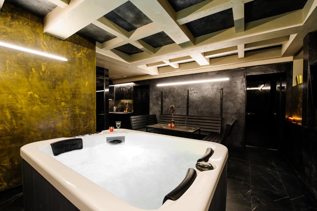 Apartments in Kaunas city centre with Jacuzzi bath 3