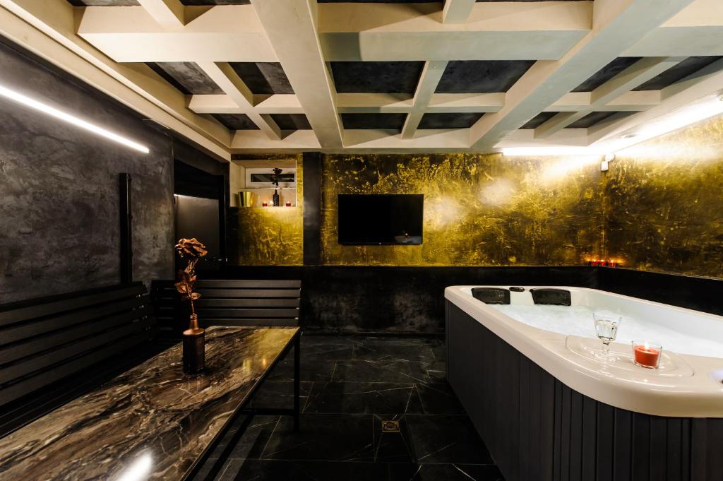 Apartments in Kaunas city centre with Jacuzzi bath 5