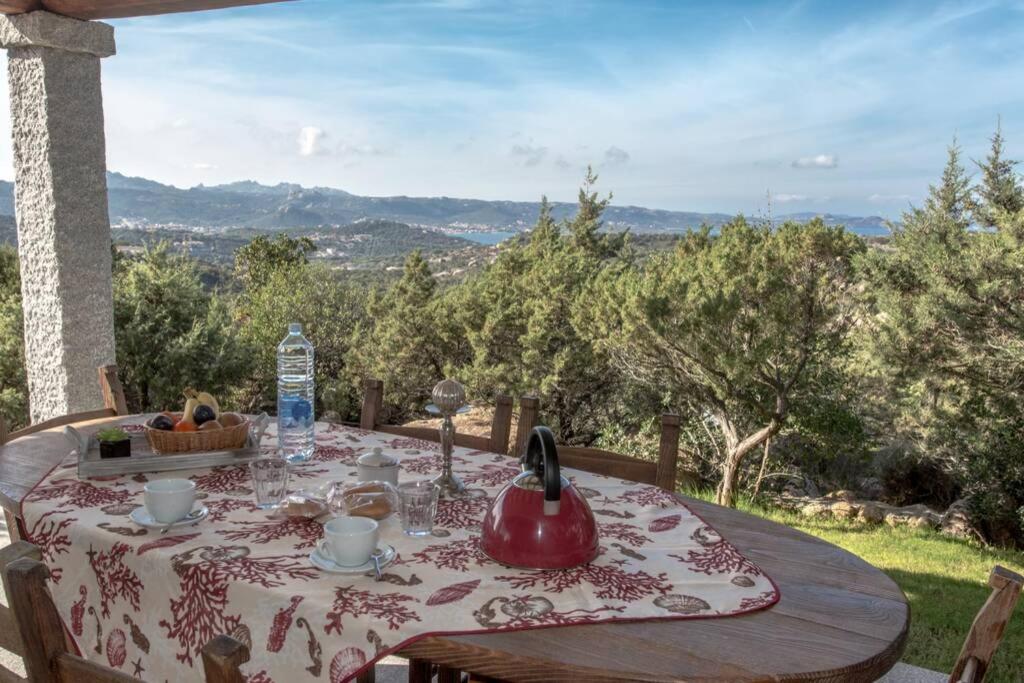 Photo de la galerie de l'établissement Villa Con Piscina Vista Mare, à Cala Bitta