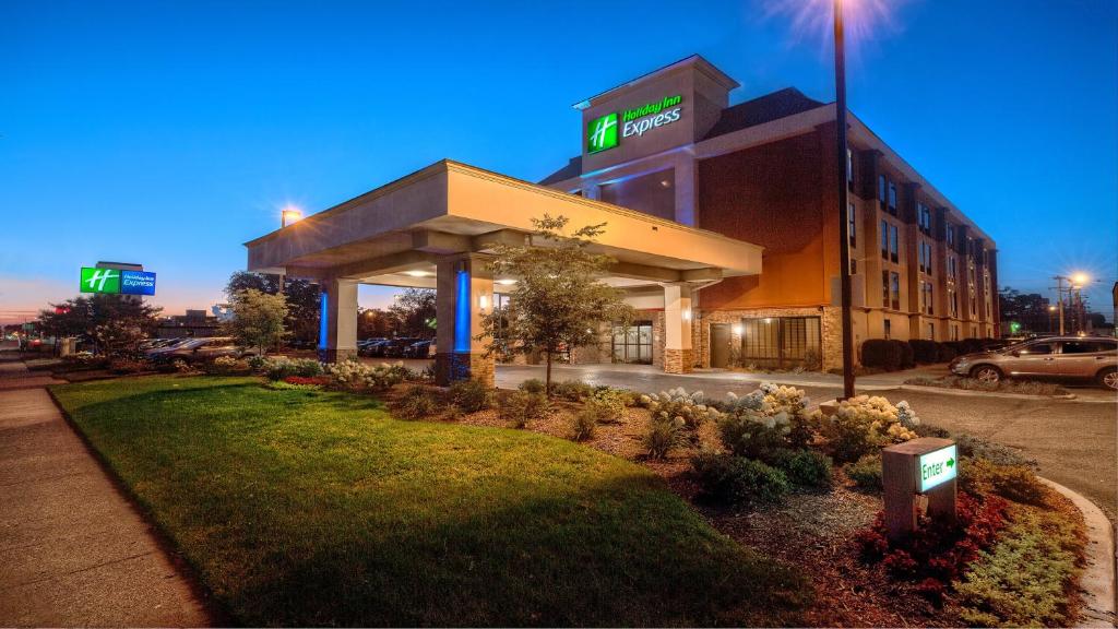 Holiday Inn Express Memphis Medical Center - Midtown, an IHG Hotel Image