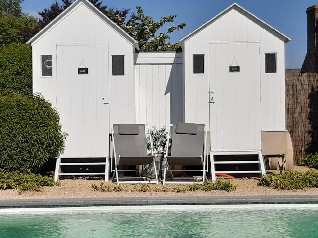 Casa-Cosi, tourist & business suites & flats with reserved parking and private terraces in shared garden with seasonal pool included, private sauna available 5