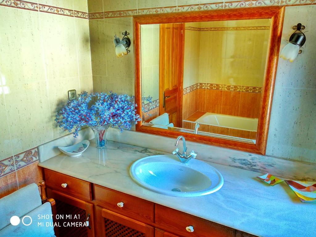 CASA AMPLIA CON JARDÍN Y APARCAMIENTO G-100147 3