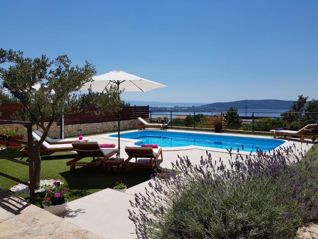 Holiday home Magic view with private heated pool 1