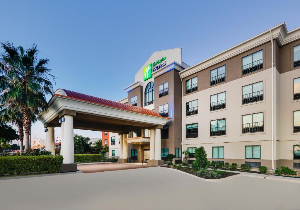 Holiday Inn Express & Suites San Antonio NW near SeaWorld, an IHG Hotel Image