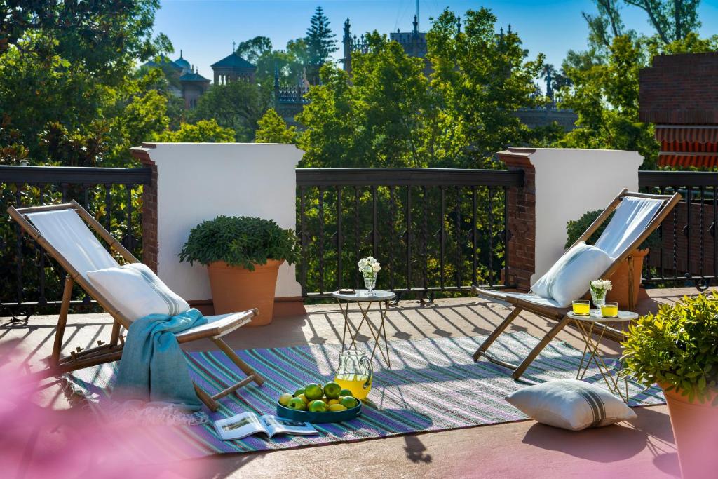 Villa Alfonso, Restored Palace House with gardens and Monuments Views 7