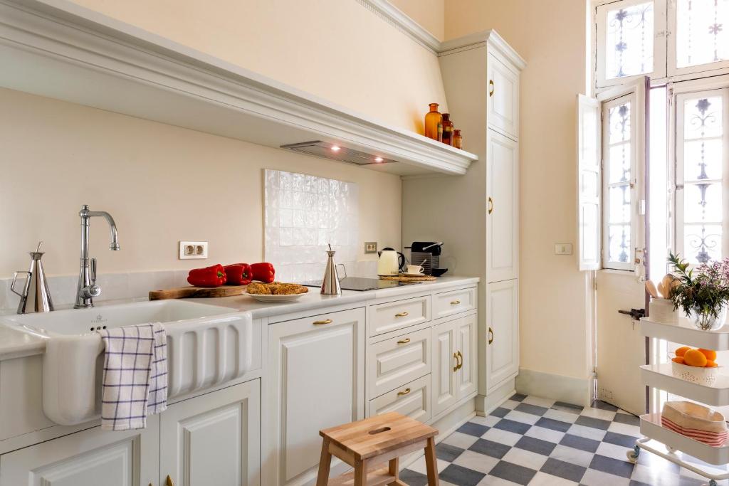 Villa Alfonso, Restored Palace House with gardens and Monuments Views 3