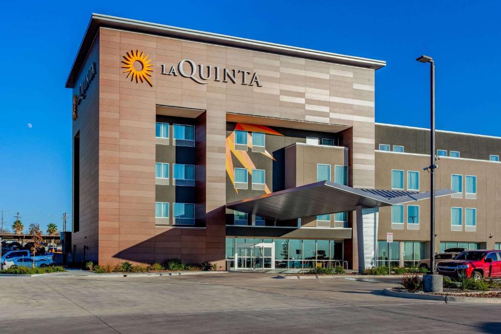 La Quinta by Wyndham San Antonio Alamo City Image