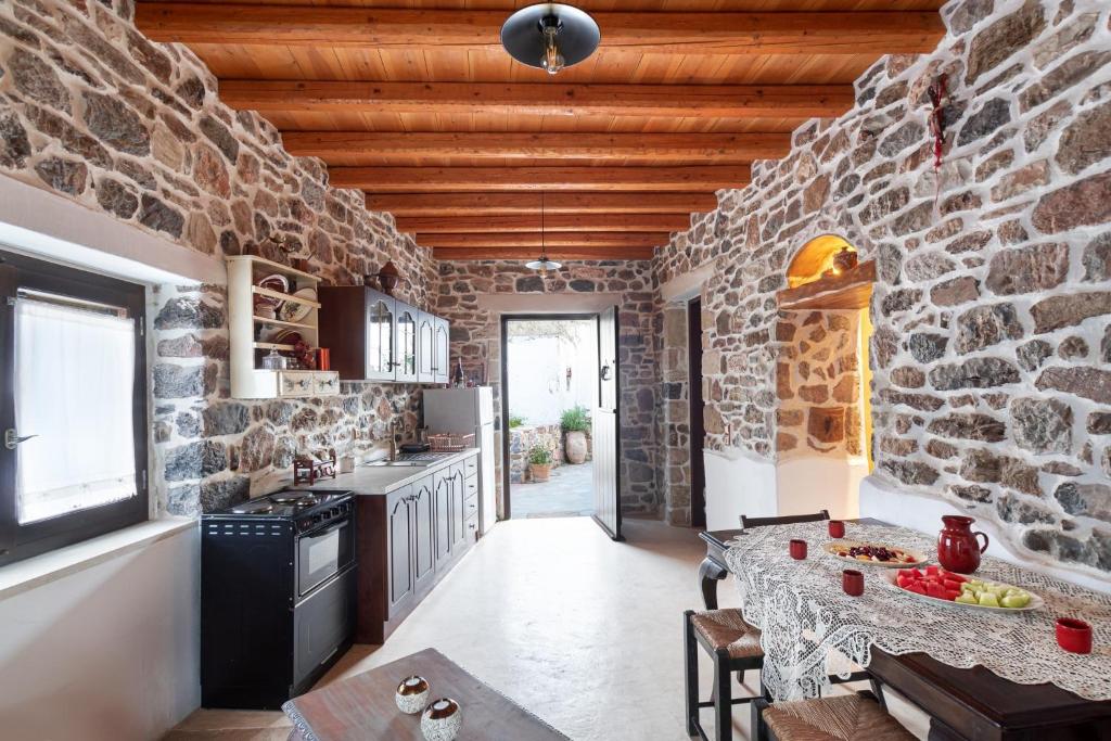 Traditional Cretan House Lithostrati Karidi Village 4