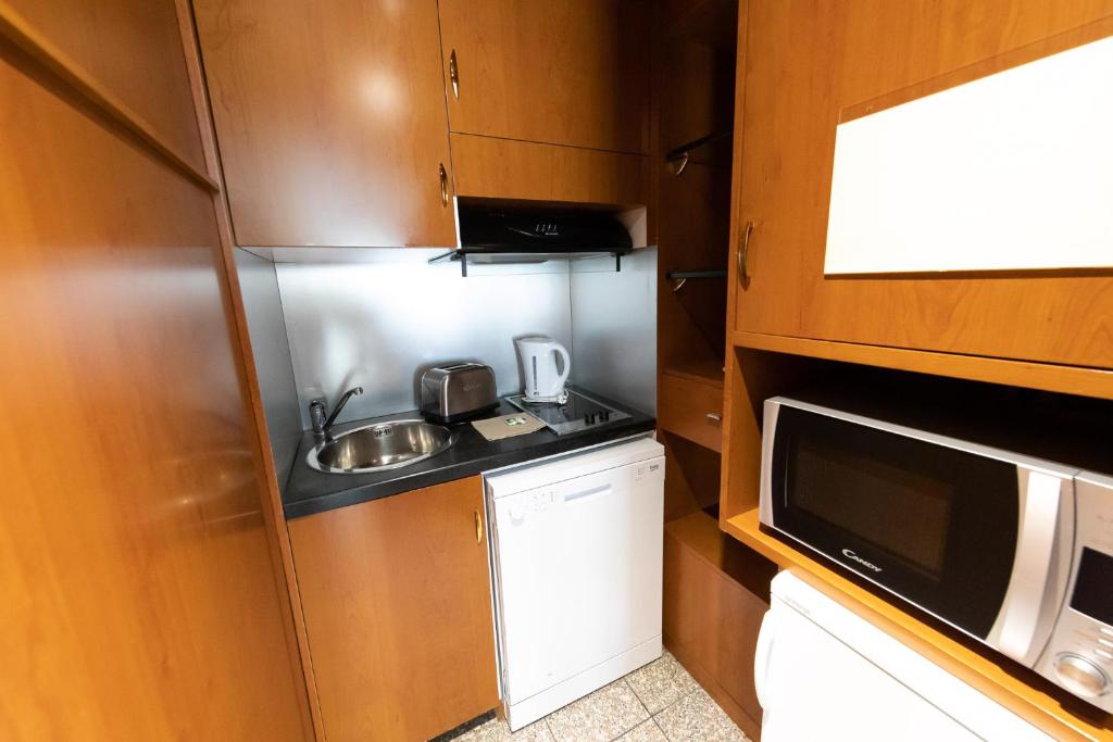 Goldstar Apartments & Suites 5
