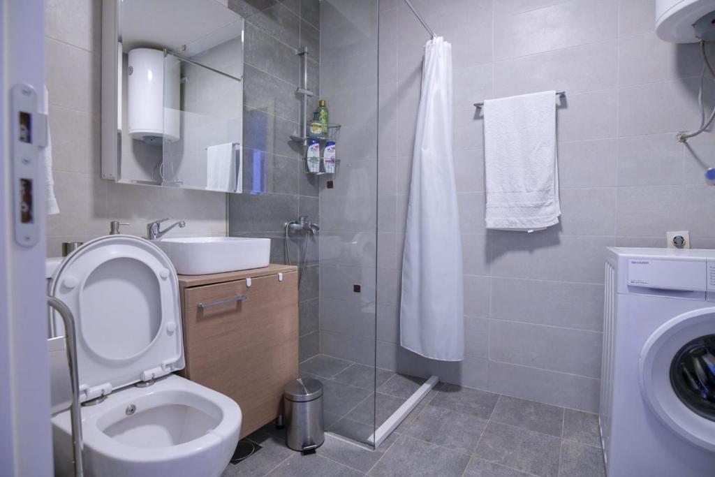 White Apartment 8