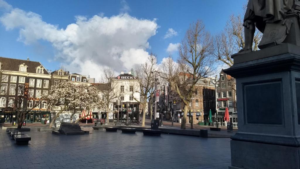 Rembrandt Square Boat 5