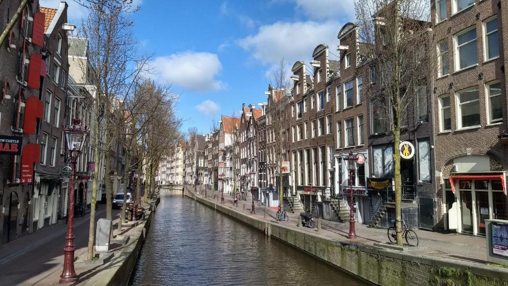 Rembrandt Square Boat 4