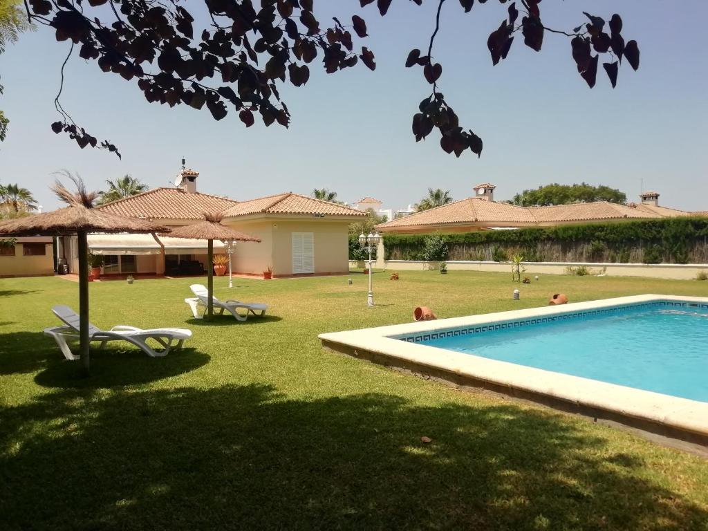 CHALET EXCLUSIVO COSTA BALLENA 4