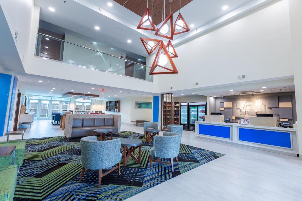 Holiday Inn Express & Suites Arlington North – Stadium Area, an IHG Hotel Image