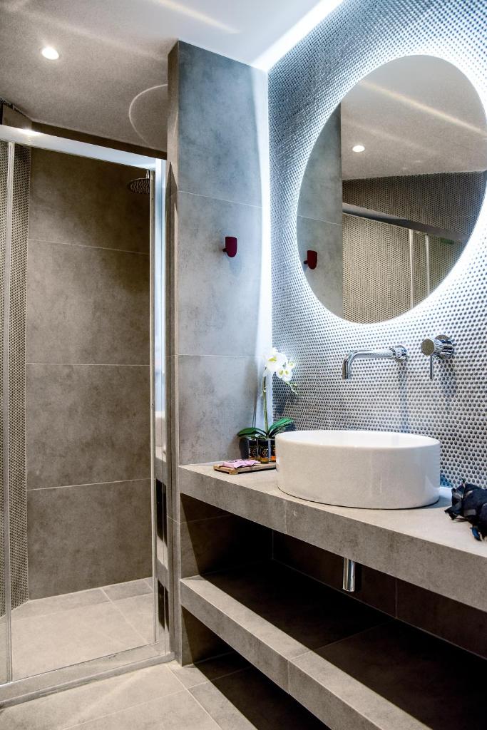 CentraL44 WoW CasuaL Suite-Ermou view 2