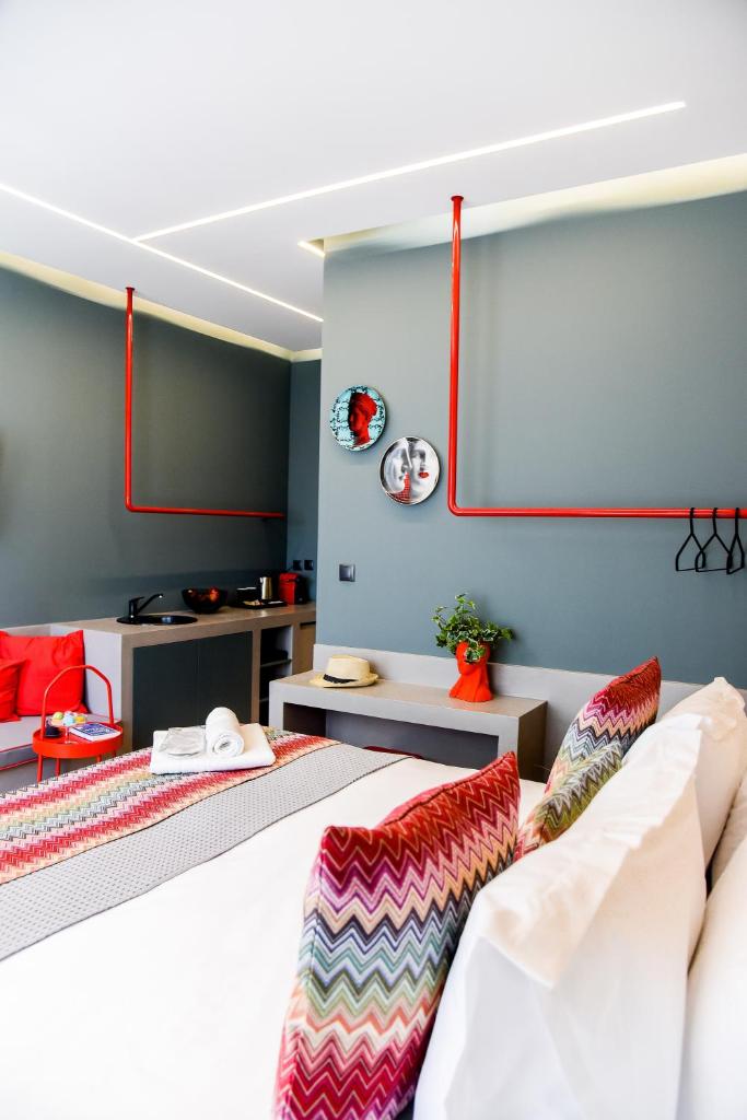 CentraL44 WoW CasuaL Suite-Ermou view 5