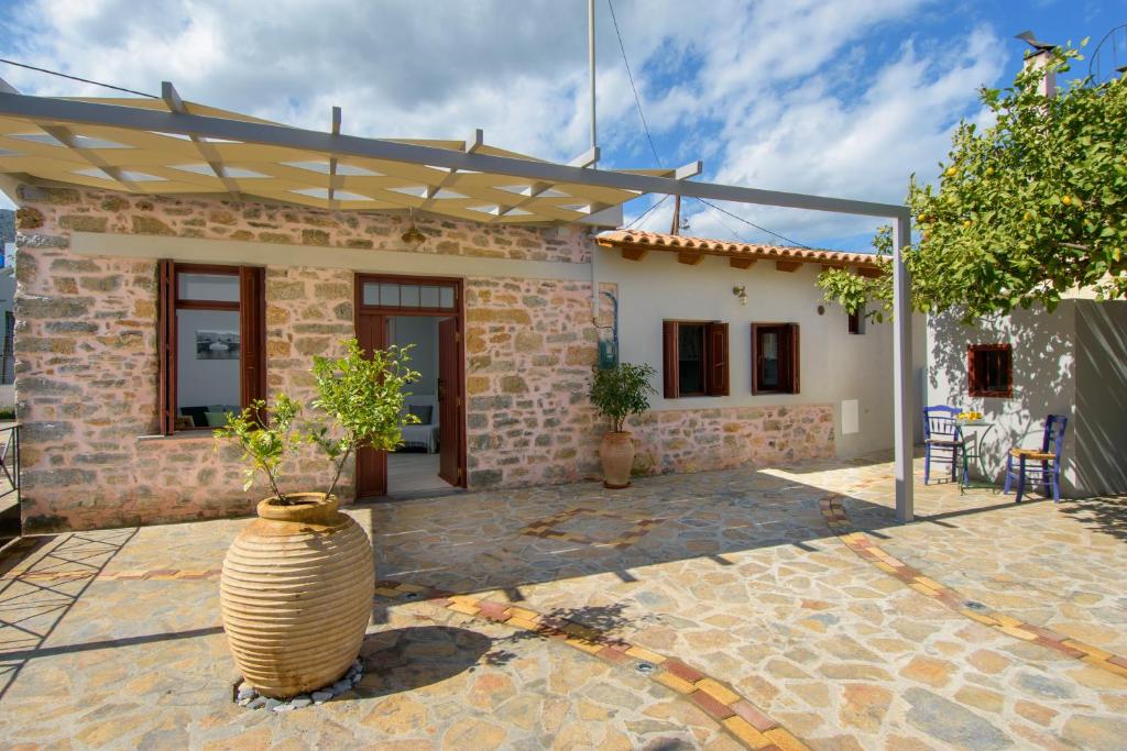Pavlakis Lemon-Tree House 1