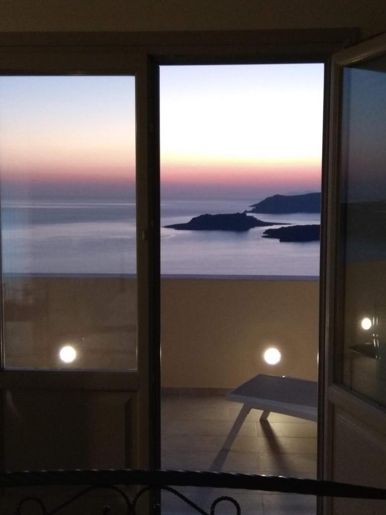 Santa Rinoula Suites Ocean Caldera Sunset Views 7