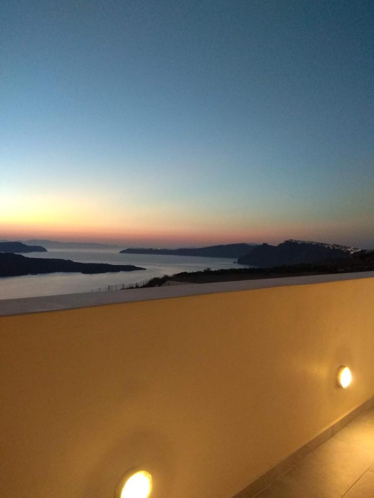 Santa Rinoula Suites Ocean Caldera Sunset Views 6