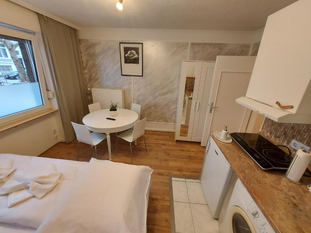 Vintage Apartment 3