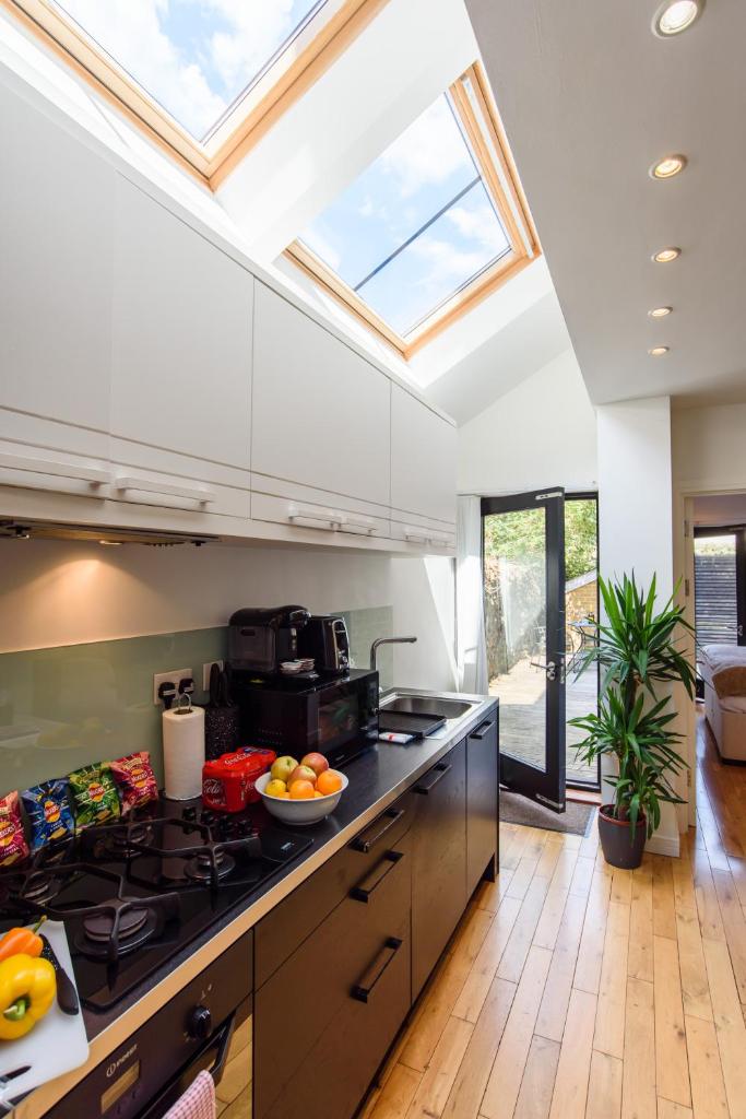 Oakfield Premier Apartments-High Speed WiFi-Smart SelfCheckIn-Central Cardiff Gem 7